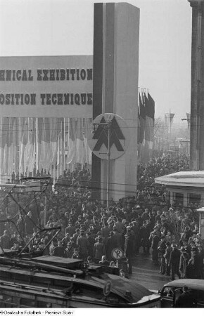 Eingang zum Ausstellungsgelände der Technischen Messe