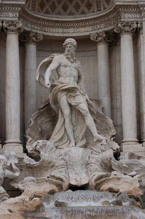 Figur am Trevi-Brunnen