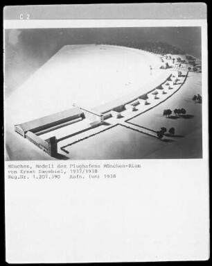 Modell des Flughafens München-Riem von Ernst Sagebiel