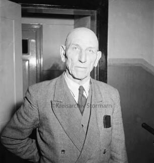 Beuck, Hermann: geboren 1887: seit 1945 Stadtverordneter der SPD in Reinfeld, 1948 und 1949 vorübergehend ehrenamtlicher Bürgermeister von Reinfeld, seit 1950 Stadtrat; von 1946 bis 1959 Kreistagsabgeordneter: Bauunternehmer in Reinfeld