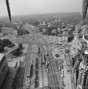 Tröndlinring an der Straßenbahnhaltestelle „Goerdelerring“ : Blickrichtung Westen in den Ranstädter Steinweg