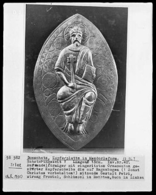 Mandorlaförmige Platte mit dem heiligen Petrus