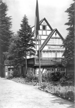 Stadt Wehlen-Pötzscha, Bahnhofstraße 3. FDGB-Ferienheim "Bauernhäusl". Giebelansicht mit Hauseingang