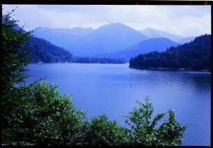 Sylvenstein-Stausee: Sylvenstein-Stausee der oberen Isar mit Karwendelgebirge