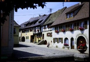 Burkheim: Hauptstraße mit Fachwerkhäusern