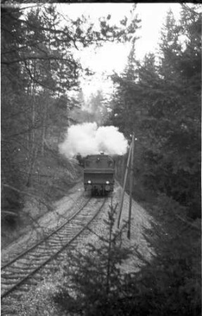 Lok 141, vor Mariaberg, aufgenommen mit Kleinbildkamera Dacora-dignette, Schwarzweiß Filme handwerklich entwickelt bei Foto Herre in Gammertingen
