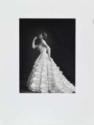 Ohne Titel (Robe du soir de Jacques Heim, Paris 1952)