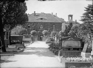 Dresden, Alter Katholischer Friedhof, Blick von der Mitte zum Eingangstor