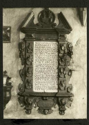 alte Kapelle. Grabstein der Freifrau Katharina von Sickingen, 1597. Detail zu 398