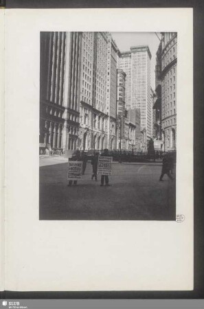 Down Town - Broadway Eingang