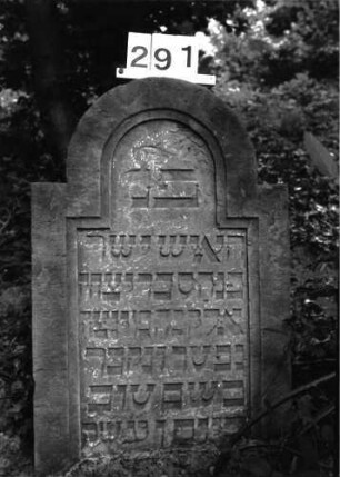 Grabstein 291 (Index: 99897644) Zustand: teils im Boden versunken Maße HxBxT: 83x57x10 cm: Grabstein 291