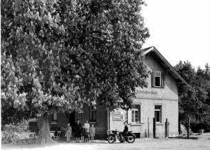 Ort unbekannt Bahnhofsgaststätte DKW-Motorrad 125 Zuschauer