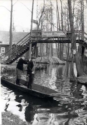 Wasserstraßen in Lehde : Landschaft - Spreewald. Ort: Lědy / Lehde. Bilder aus dem Dorf und Umgebung