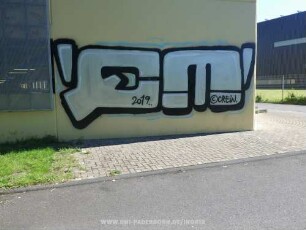 'QM'