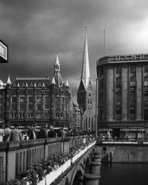 Hamburg-Altstadt. Reesendammbrücke (1843/1844) über die Kleine Alster. Ansicht von Nordwest