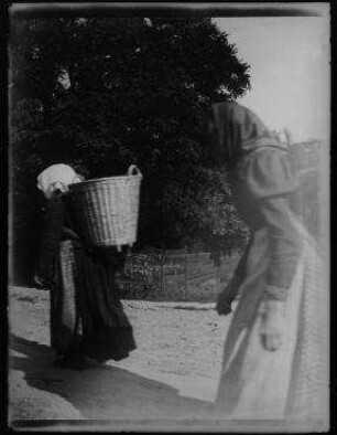 Ohne Titel (Zwei Frauen mit Kiepen)