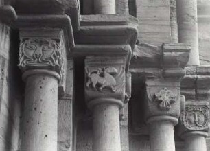 Paulinzella, Klosterkirche, Westportal, Kapitellzone des südlichen Gewändes