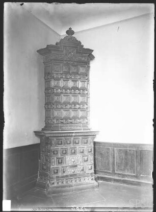 Potsdam, Villa Ingenheim, Kachelofen.