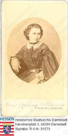 Volhard, Josephine geb. Backofen (1842-1935) / Porträt in Medaillon, sitzend, linksblickend, Halbfigur