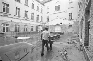 Umbau der bisherigen Zustellerhalle der Hauptpost am Europaplatz zu einem Innenhof