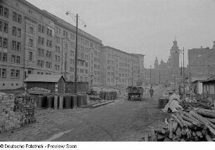 Baustelle Windmühlenstraße, im Hintergrund das Neue Rathaus