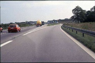 Einfahrt in Nebenfahrbahn Ost (Basel Richtung Karlsruhe) von Hauptfahrbahn Ost (Basel Richtung Karlsruhe)