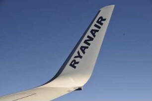 Tragfläche : Ende einer Tragfläche einer Boeing 737 der irischen Fluglinie Ryanair, aufgenommen am 08.11.2008
