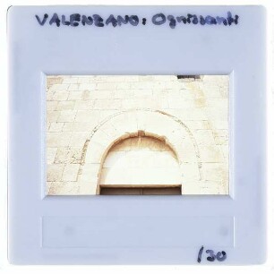 Valenzano, Chiesa di Ognissanti : Tympanon
