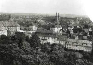 Fulda, Stadtansicht : Fulda. Stadtansicht mit Schloss und Stadtpfarrkirche. Blick nach Südosten