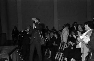 Donaueschingen: Donaueschinger Musiktage; Fotografen und Publikum