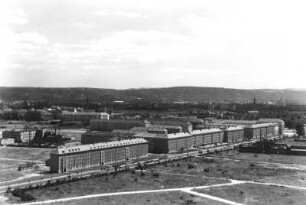 Dresden-Altstadt, Grunaer Straße 7/43. Wohnbebauung (1951-1952). Straßenansicht von Westsüdwest (vom Rathausturm gegen Johannstadt)