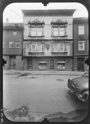 Schmalkalden, Stiller Gasse 24. Wohnhaus mit Laden. Straßenfront