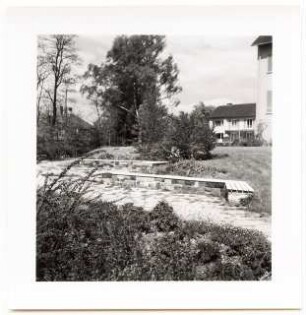 Haus Ottenberg, Kressbronn: Steinbänke im Garten