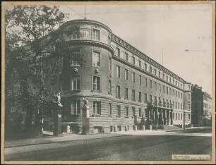 Bestelmeyer, German; München; Bankhaus und Versicherung "Arminia" - Außenansicht