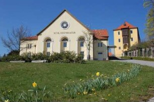 Ballenstedt - Schlosstheater : Das ehemalige Hoftheater (links) und das Schloss der vormaligen anhaltischen Residenzstadt Ballenstedt, jetzt Sachsen-Anhalt. Aufgenommen in Ballenstedt 2007