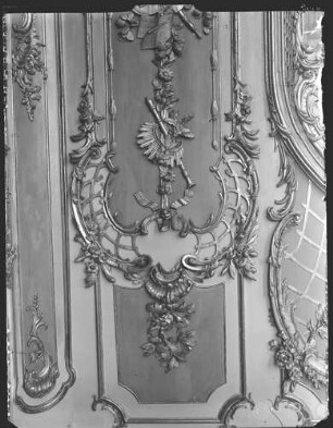 Potsdam, Neues Palais, Wohnung Friedrich II., Konzertzimmer, R.: 211, Westwand, rechts vom rechten Spiegel.