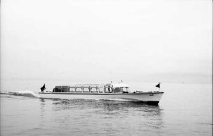 Langenargen: Motorschiff in Fahrt