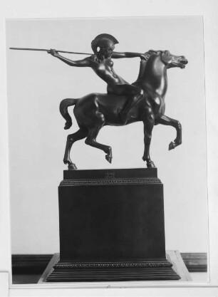 Speerschleudernde Amazone