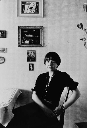 Die Schriftstellerin Helga Schubert in ihrer Wohnung