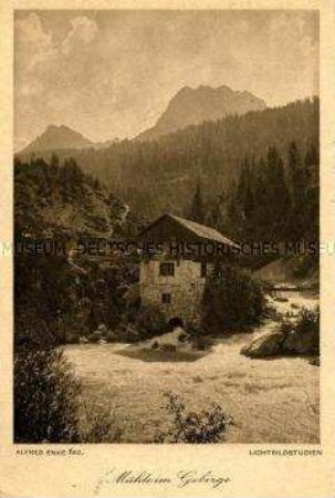 Mühle vor Bergpanorama