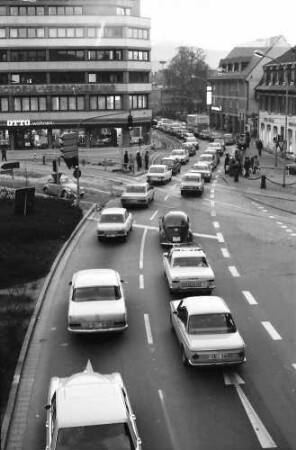 Freiburg: Verkehrsstau am Schlossbergring, vom Schwabentorsteg