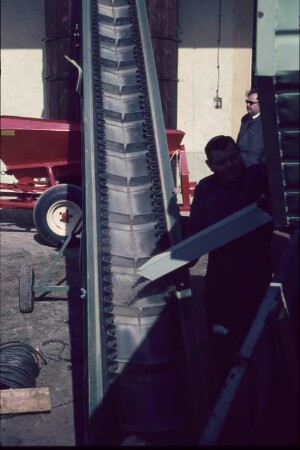 Fotografie: Ein- und Auslagerungstechnik, Mineraldünger, Förderband