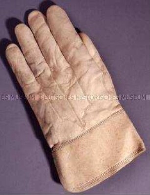 Linker Fingerhandschuh zu einer Paradeuniform des Regiments Garde du Corps