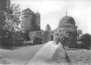 Stolpen. Burg. Johannisturm (1509) und Schösserturm (1476/1487) vom 2. Burghof