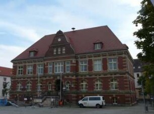 Calau (Kalawa), Platz des Friedens 10
