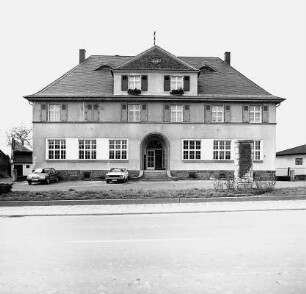 Ehem. Schule; Niddatal, Hauptstraße 1 5/10