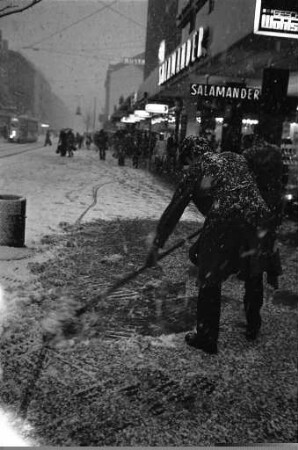 Verspäteter Wintereinbruch mit starkem Schneefall