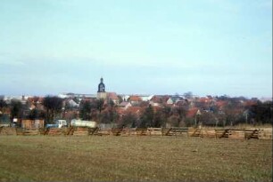 Blick zum Ort, exponierte Lage der Kirche