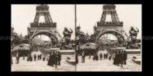 Ausstellungsgelände am Eiffelturm mit Blick zum Trocadero, Weltausstellung Paris