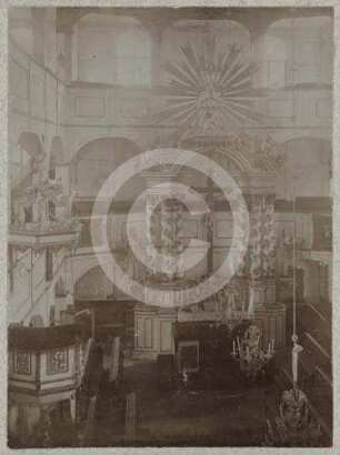 Gemeinderaum der evangelischen Kirche Neumarkt mit Altar